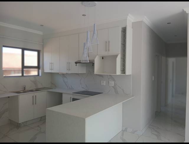 3 BEDROOM FREEHOLD FOR SALE IN DERSLEY